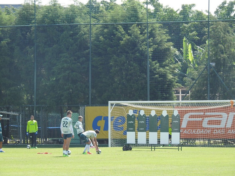  Palmeiras mantém rotina de mistério e treina cobranças de pênaltis