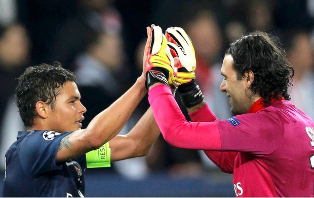 Thiago Silva comemora classificação do PSG na Liga dos Campeões (Foto: Reuters)