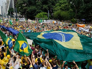 Manifestação na Paulista  (Foto: AP Photo/Andre Penner)