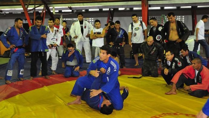 Léo Santos ministra seminário de jiu-jitsu em Manaus (Foto: Michael Dantas/Sejel)