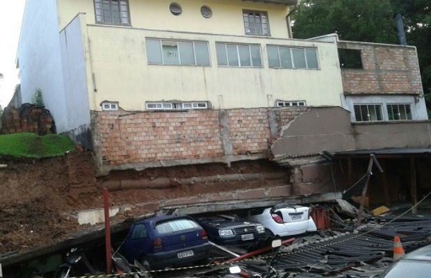 Ninguém ficou ferido no desmoronamento, e um relatório será feito pela Comissão de Segurança de Edificação e Imóveis (Cosedi)  (Foto: Murilo Rodrigues/ Arquivo pessoal)