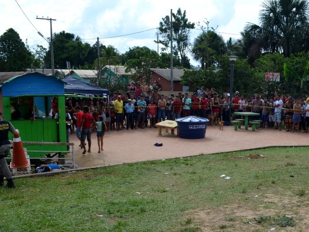 Jovem foi morto durante tiroteio em Cruzeiro do Sul  (Foto: Genival Moura/ G1)