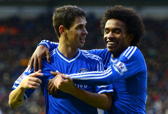 Willian e Oscar comemoram, Derby County x Chelsea (Foto: Getty Images)