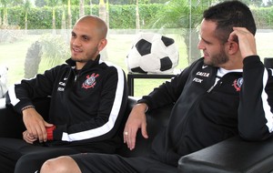 Malucos do quarto 7: Fábio Santos e Renato Augusto dividem superstições