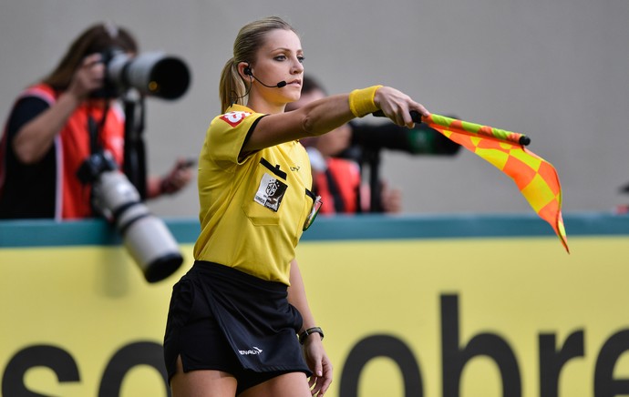 bandeirinha Fernanda Colombo, Atlético-MG x Cruzeiro (Foto: Getty Images)
