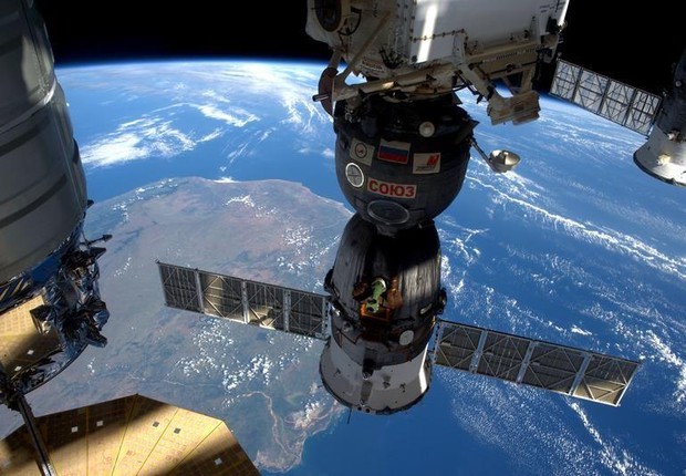 Vista da Estação Espacial Internacional (ISS, na sigla em inglês) em sua passagem sobre Madagascar (Foto: Tim Peake/ESA/NASA/Reuters)