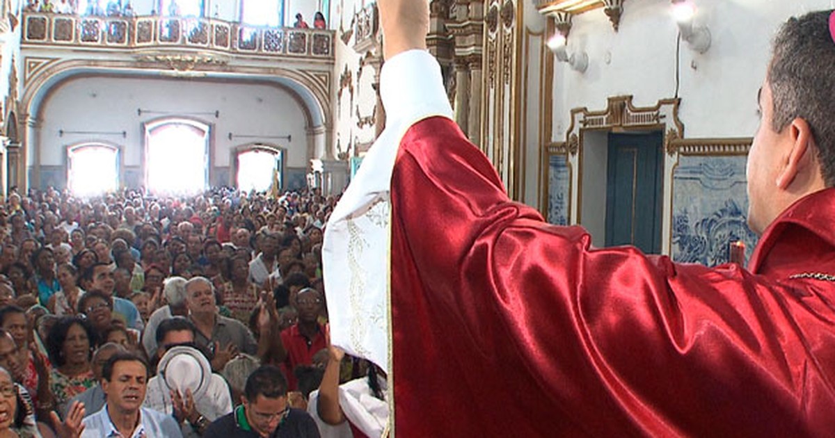 G1 Missa e procissão marcam festejos religiosos para celebrar Santa