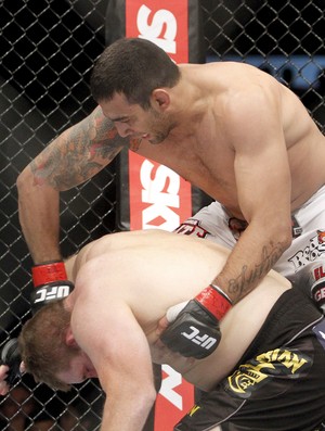 Fabrício Werdum vence Mike Russow por nocaute. (Foto: Inovafoto/Divulgação/UFC)