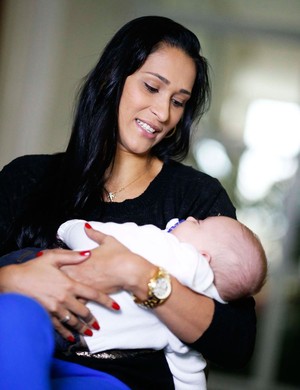 Jaqueline e Murilo com o filho Arthur (Foto: Marcos Ribolli)