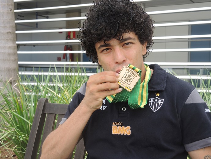 Luan Atlético-MG, medalha Copa do Brasil (Foto: Alexandre Alliatti)