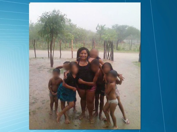 Mulher foi morta pelo ex-marido na frente dos filhos no Sertão da Paraíba no domingo (19) (Foto: Reprodução/TV Paraíba)