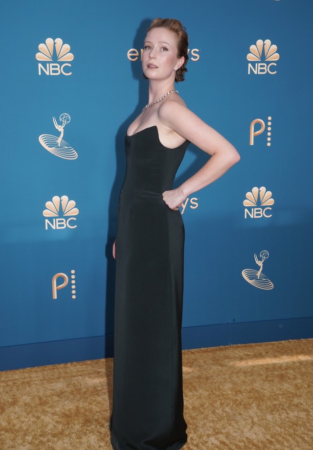 LOS ANGELES, CALIFORNIA - SEPTEMBER 12: 74th ANNUAL PRIMETIME EMMY AWARDS -- Pictured: Hannah Einbinder arrives to the 74th Annual Primetime Emmy Awards held at the Microsoft Theater on September 12, 2022. -- (Photo by Evans Vestal Ward/NBC via Getty Imag (Foto: NBC via Getty Images)