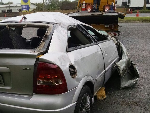 Acidente aconteceu na BR-101 em Joinville (Foto: PRF/Divulgação)