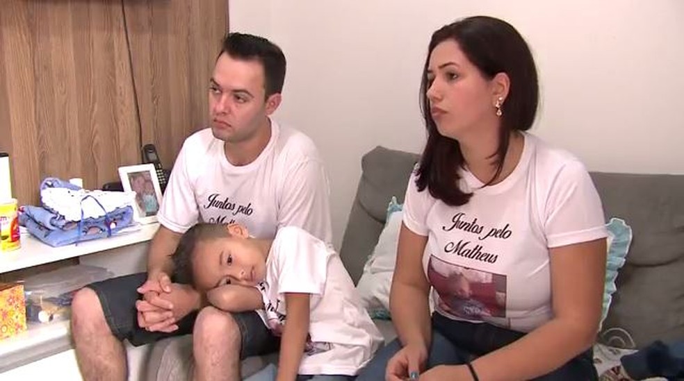 Fam&iacute;lia luta para descobrir qual a doen&ccedil;a do filho ca&ccedil;ula (Foto: Reprodu&ccedil;&atilde;o RBS TV)