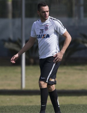 Renato Augusto esquece derrota em clássico e pede foco no Brasileiro