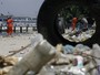 Apesar de força-tarefa de garis, ruas do Rio ainda convivem com lixões