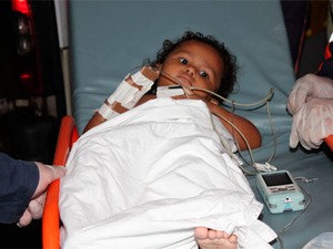 Deyse Kelly Félix da Silva, de 2 anos, ainda foi socorrida com vida (Foto: Marcelino Neto)