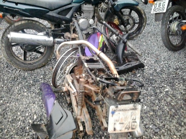 Motocicletas e peças desmontadas foram apreendidas (Foto: CR1/PM-MT)
