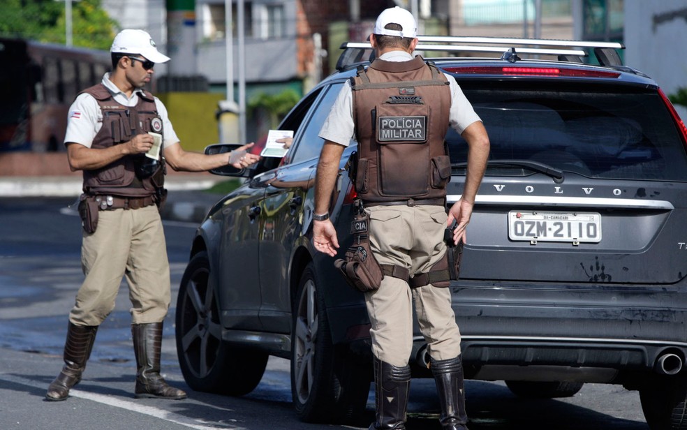 Policiais irão fiscalizar uso de documentos por motoristas nas estradas baianas (Foto: Elói Correa/ Secom)