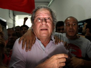 07/10/2012 - Última aparição pública de José Dirceu, no primeiro turno das eleições municipais de São Paulo. (Foto: MARCIO FERNANDES/ESTADÃO CONTEÚDO)