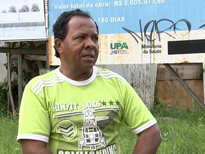 Antônio Benedito vive na obra abandonada desde setembro (Foto: Reprodução/TV TEM) Antônio Benedito vive na obra abandonada desde setembro (Foto: Reprodução/TV TEM)
