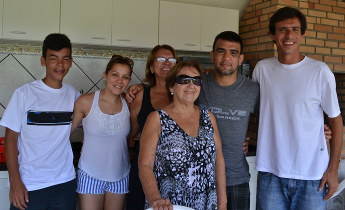 Leandro Issa Brodinho família UFC Ubatuba (Foto: Filipe Rodrigues)