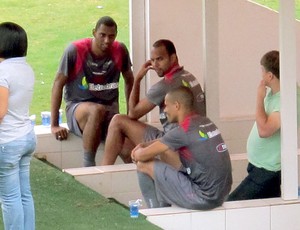Alecsandro e Douglas no treino do Vasco (Foto: André Casado / Globoesporte.com)