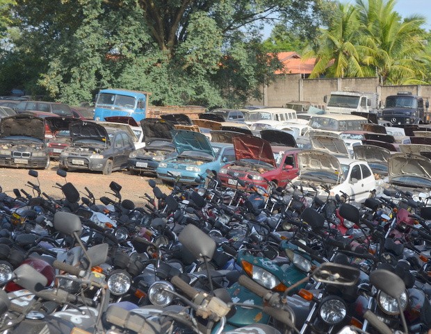 Motos e veículos serão leiloados neste sábado em Piracicaba (Foto: Thomaz Fernandes/G1)