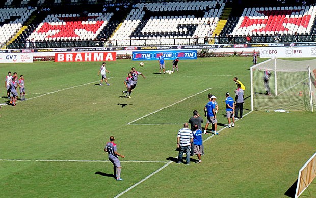 jogadores no treino do Vasco em São Januário (Foto: André Casado / Globoesporte.com)