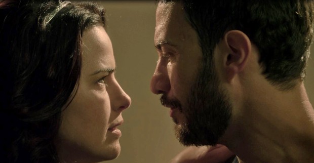 Ana Paula Arósio e Gabriel Braga Nunes em cena do filme A Floresta que se Move (Foto: Reprodução)