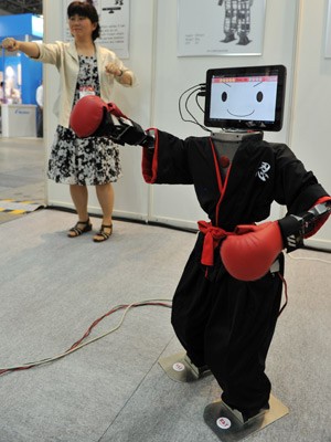 Robô imita funcionária de empresa no Japão (Foto: Yoshikazu Tsuno/AFP)
