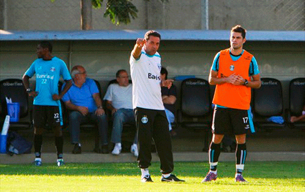 Miralles terá mais uma chance na equipe titular do Grêmio (Foto: Divulgação/Grêmio)