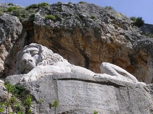 Internauta passou pelo monumento do leão da Baviera, em Nafplio (Foto: Virna Lize/ VC no G1)