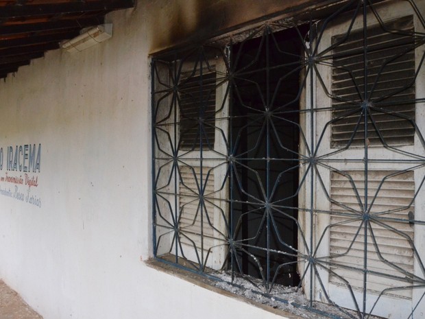 Rádio Iracema é incendiada na cidade de Ipu, no Ceará (Foto: Ipu Notícias)
