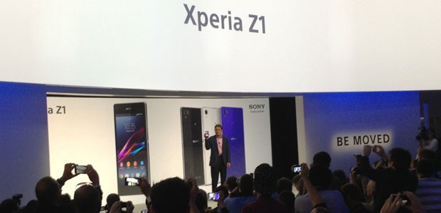 Kaz Hirai, presidente mundial da Sony apresenta o Xperia Z1 na feira IFA 2013, em Berlim, nesta quarta-feira (4). (Foto: Bruno Souza Araujo/G1)