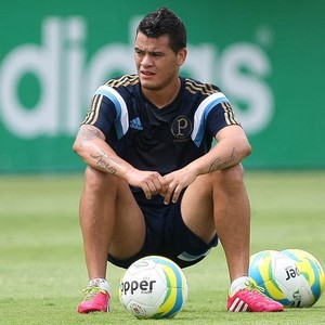 Emprestado pelo Palmeiras, Mendieta faz gol do meio de campo no Paraguai