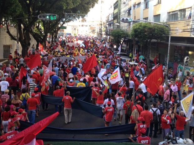 Segundo a PM, 3,5 mil pessoas participam do ato; já a organização diz que são 6 mil no protesto (Foto: Maiana Belo/G1)