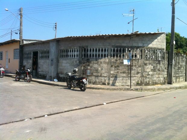 Crime ocorreu na casa onde casal residia em Manaus (Foto: Adneison Severiano/G1 AM)