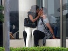 Ronaldo e Paula Morais trocam beijos quentes no Rio