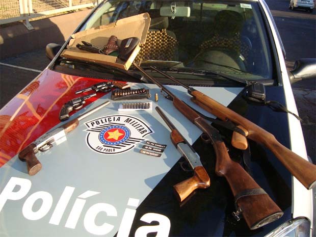 Polícia apreende 6 armas na casa de Servidor Público em Sales Oliveira (Foto: Divulgação/ Polícia Civil)