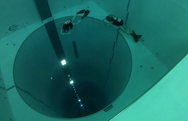 Resultado de imagem para Um mergulho na piscina mais funda do mundo
