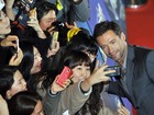 Hugh Jackman faz a alegria de fãs na Coreia do Sul
