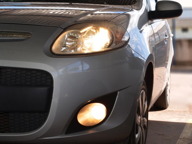 Faróis acesos aumentam visibilidade, segundo Detran (Foto: Adonias Silva/G1)