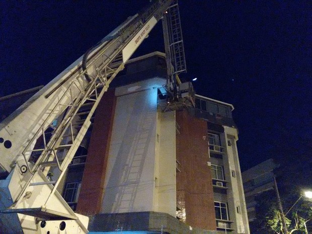 Colmeia é removida de prédio em Vitória (Foto: André Rangel/ Arquivo Pessoal)