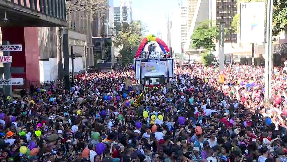 Parada do Orgulho LGBT concentra multido na Avenida Paulista (Foto: Reproduo/Globonews)
