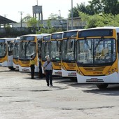 TRT multa rodoviários grevistas em R$ 100 mil (Por greve, TRT multa rodoviários em R$ 100 mil (TRT multa rodoviários em R$ 100 mil por greve (Prefeito quer multa a sindicato por greve (Girlene Medeiros/G1 AM))))