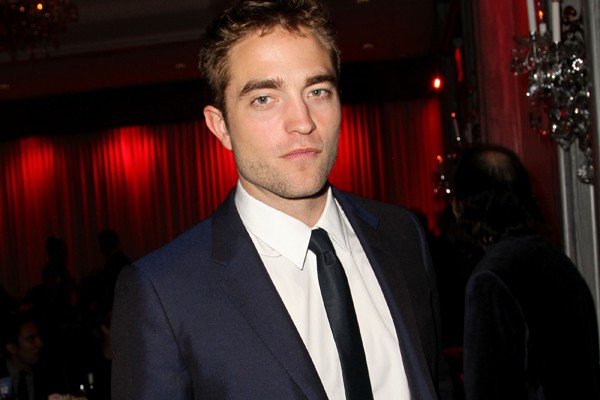 O primeiro filme da saga Crepúsculo não foi um grande negócio para Robert Pattinson, que teria faturado apenas 2 milhões de dólares.  (Foto: Getty Images)