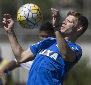 Concorrente ao Puskás, Marlone vai para a Europa pela primeira vez