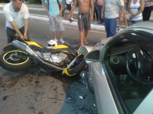 G Acidente Deixa Motociclista Sem Capacete Ferida Em Volta Redonda