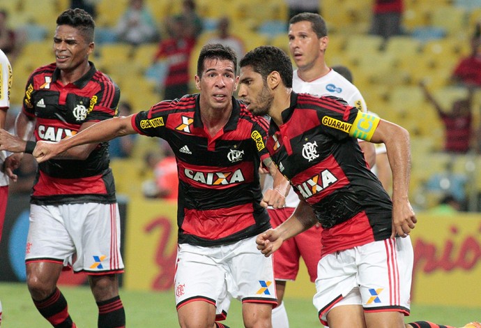 Wallace e Cáceres, Flamengo x Náutico (Foto: Gilvan de Souza / Flamengo)